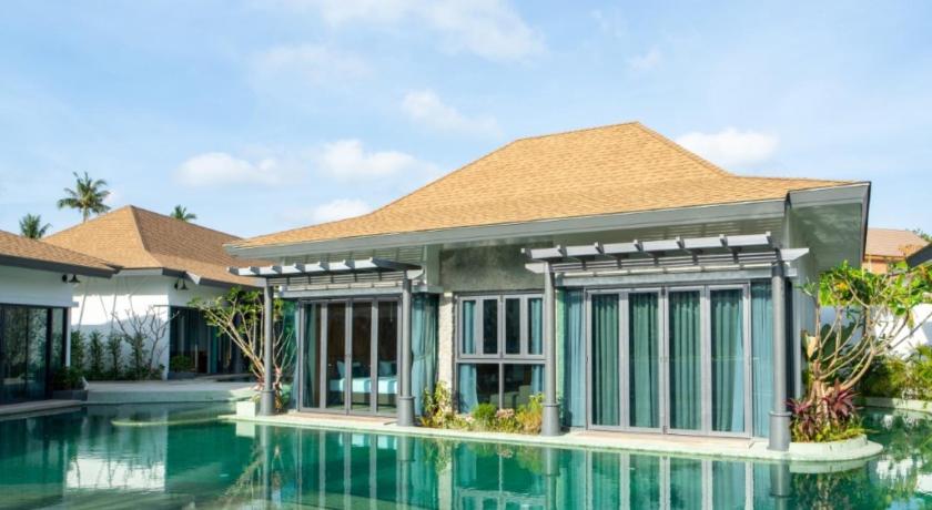 Image of Pool Access 2 Bed Rooms Suite with Living area and Balcony 4