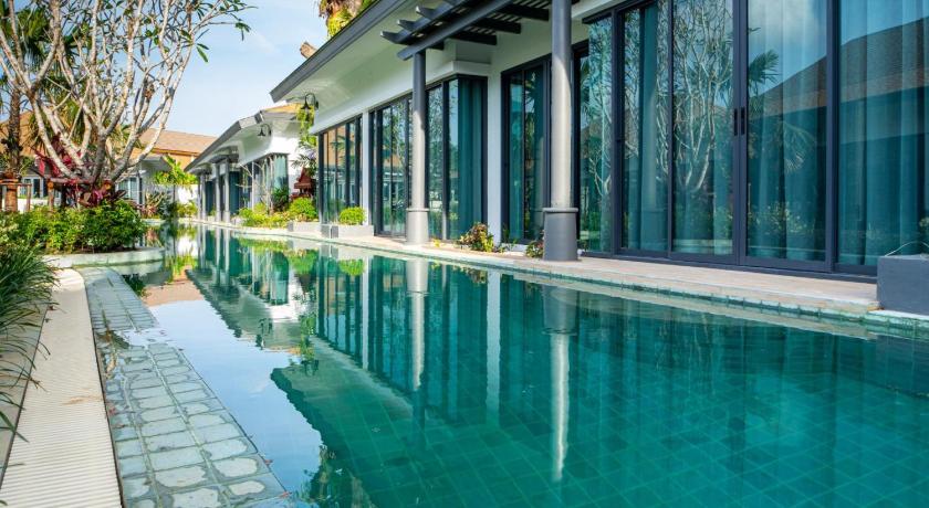 Image of Deluxe Pool Access Room 3