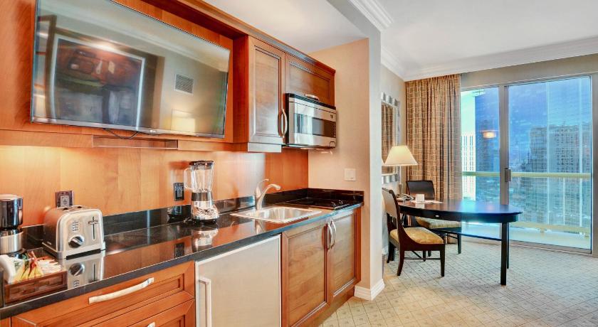 ラスベガス Strip View Balcony Suites - No Resort Fee ! 4つ星 宿泊施設 スイート