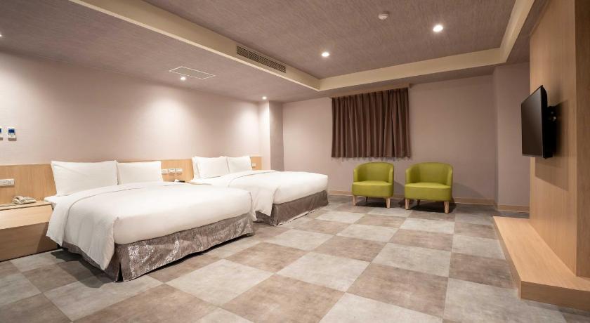 Image of Superior Quadruple Room for 4 People - Non-Smoking 1