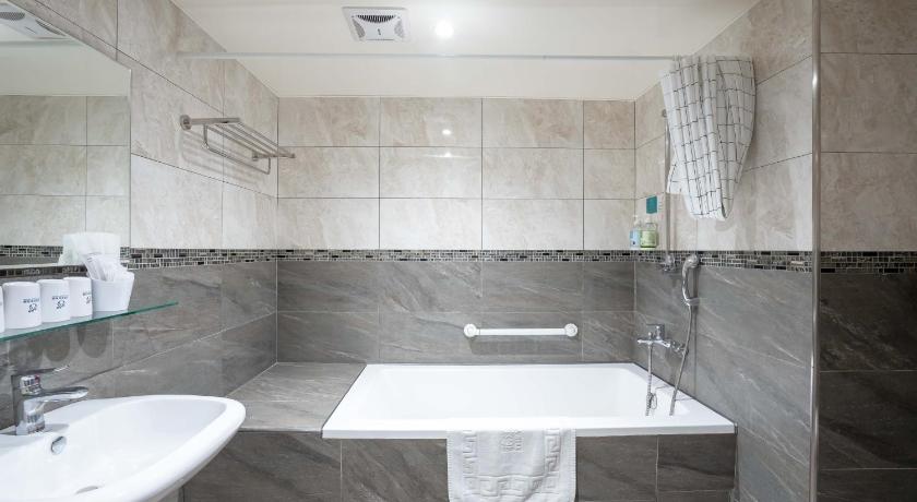 Image of Superior Quadruple Room for 4 People - Non-Smoking 10