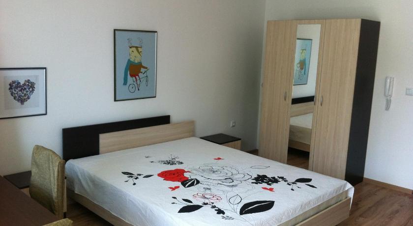 Azur Apartments photo