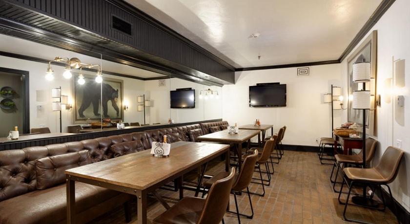 아스펜 (CO) Independence Square 304, Stylish Hotel Room with Downtown Views & Great Location 2성급 숙소 수영장