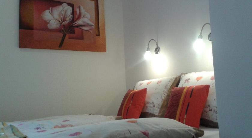 Image of Studio (1-2 Adults) 5