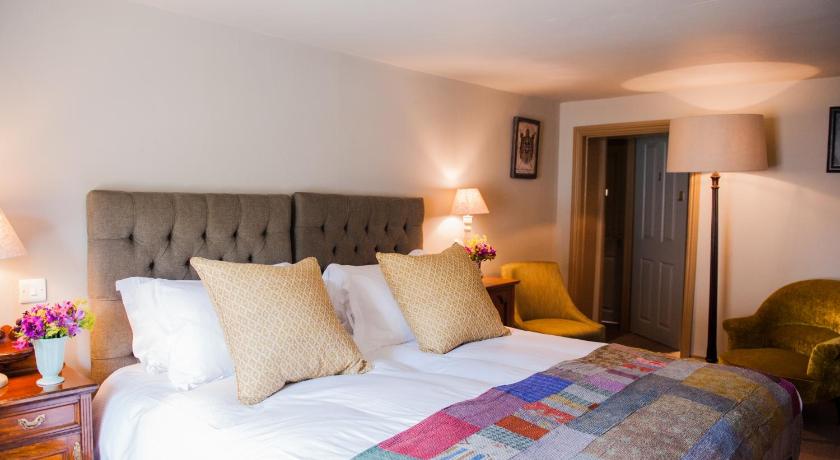 The White Hart, Overton photo