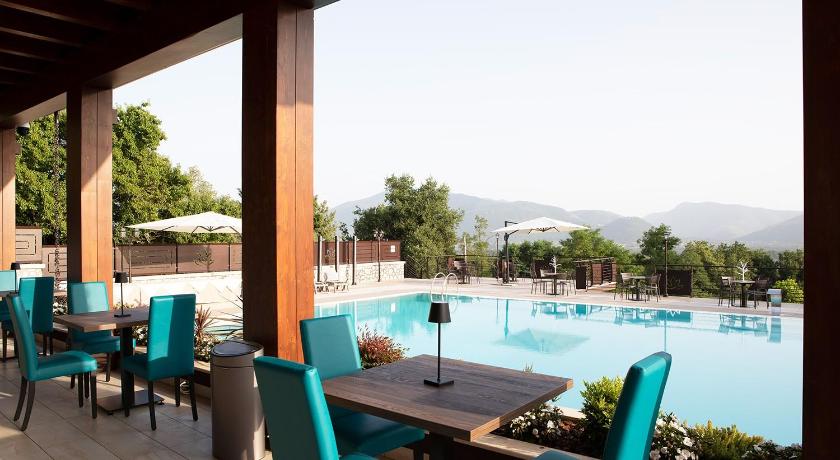 LUAL Bleisure Hotel