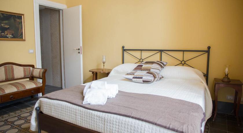 Image of Double Room with Private Bathroom 5