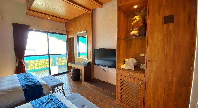 Image of Quadruple Room with Sea View 5