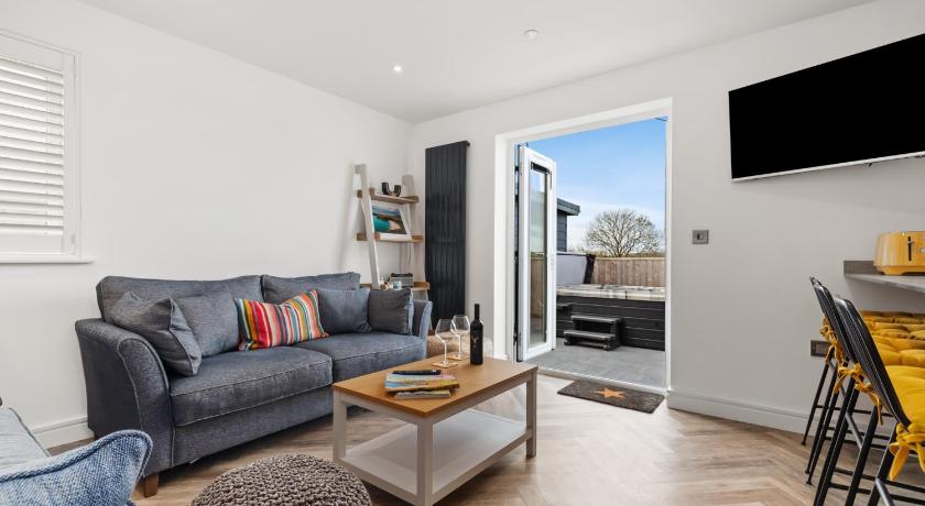 The Paddock - Lovely Cottage with Hot Tub - image 16