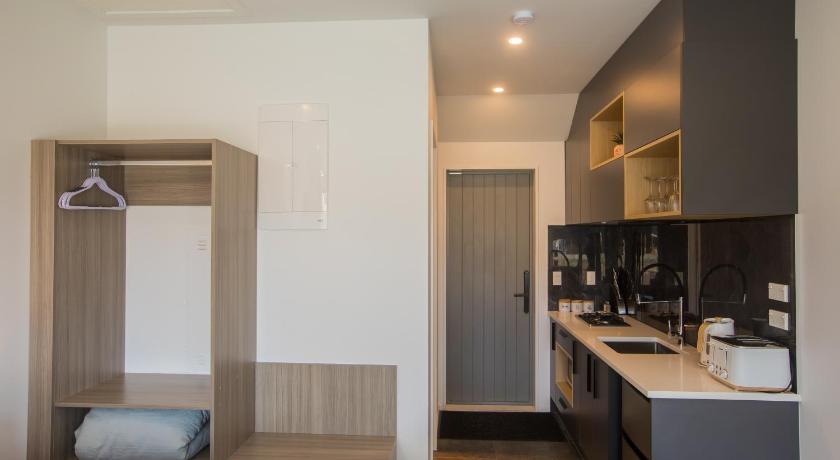 Image of One-Bedroom King Studio 10
