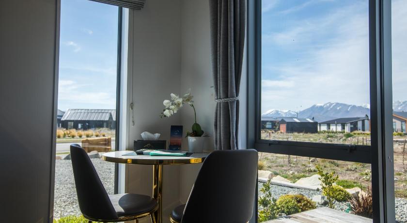 Image of One-Bedroom King Studio 7
