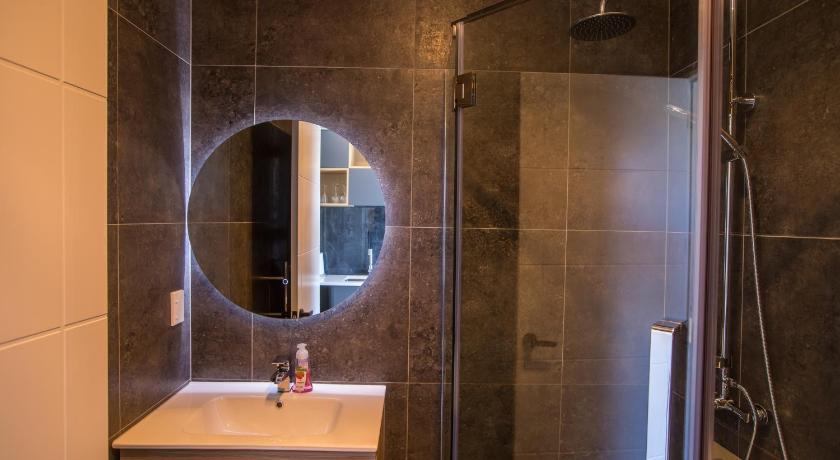 Image of One-Bedroom King Studio 8