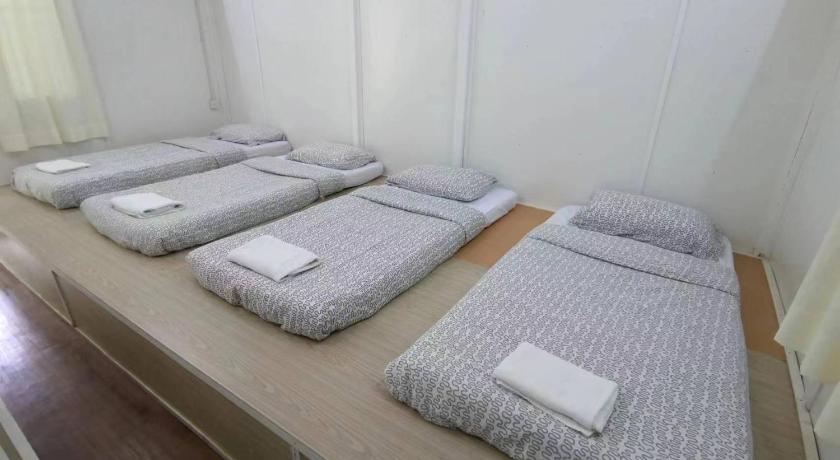 Image of Family Room with Shared Bathroom 6