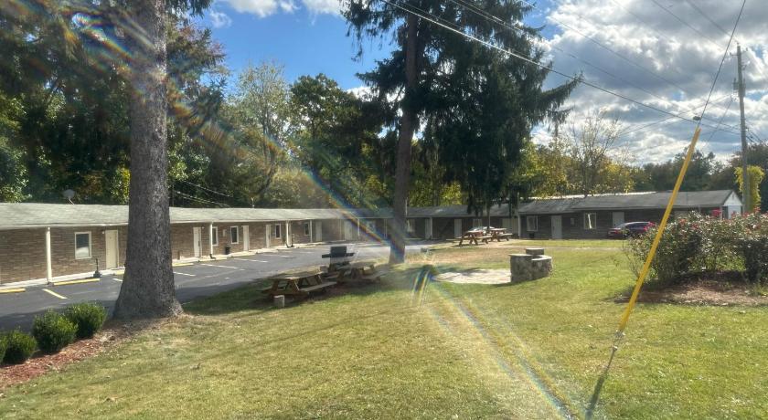 阿什维尔 (NC) Whispering Pines Motel 住宿 餐厅