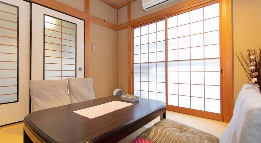 Kyoto Kanmuritei Guest House UP to 7 pax, 冠邸和モダン最大7名まで宿泊可能 4-Star Accommodation suite