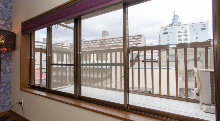 Kyoto Kanmuritei Guest House UP to 7 pax, 冠邸和モダン最大7名まで宿泊可能 4-Star Accommodation restaurant