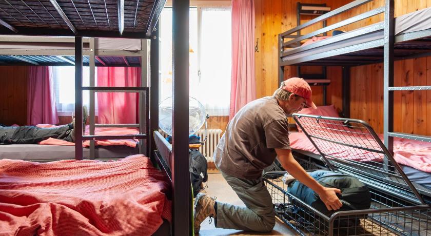 Фото: Кровать в 10-местном общем номере (Bed in 10-Bed Dorm) 1