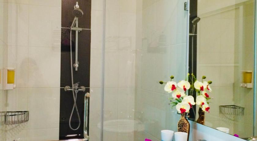 Image of Three-Bedroom Deluxe Apartment 9