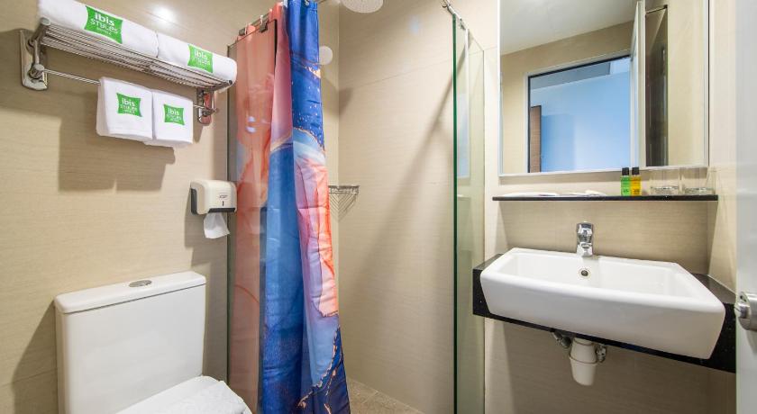 Immagine di Superior Triple Room with 1 Double bed and 1 Si ngle bed 9