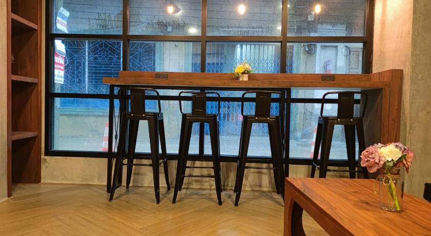 N5 Ratchawong Hostel - image 5