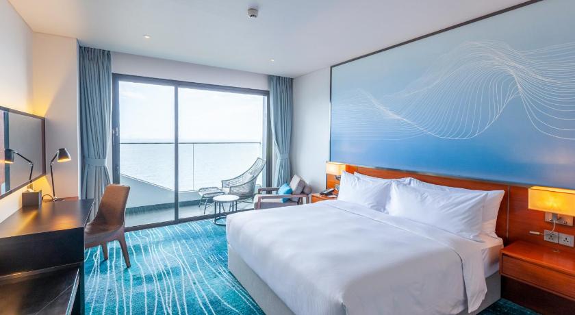 Image of KING DELUXE ROOM OCEAN VIEW WITH BALCONY 1