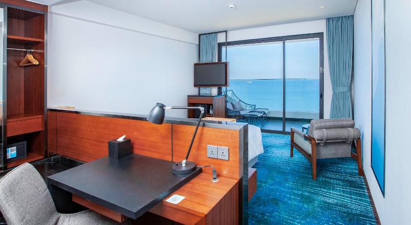 Image of KING DELUXE CORNER ROOM OCEAN VIEW W/BALCONY 6