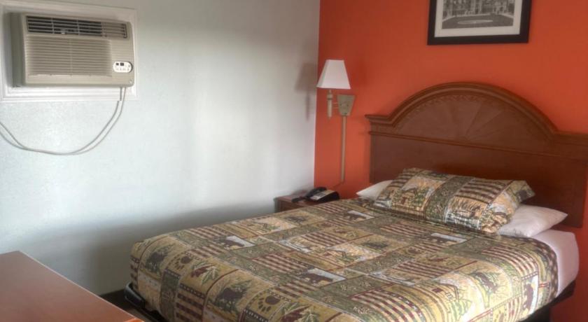 阿什维尔 (NC) Whispering Pines Motel 住宿 餐厅