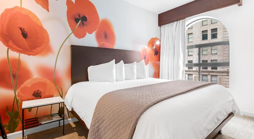 Image of One-Bedroom King Suite - Non-Smoking 3