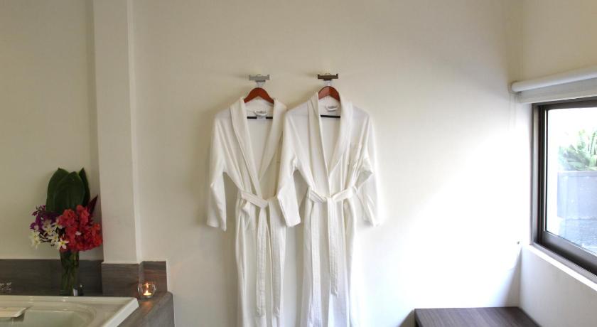 Image of King Suite With Spa Bath 10