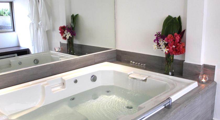 Image of King Suite With Spa Bath 3