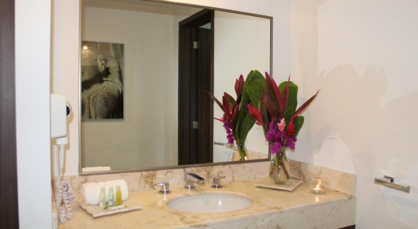 Image of King Suite With Spa Bath 8
