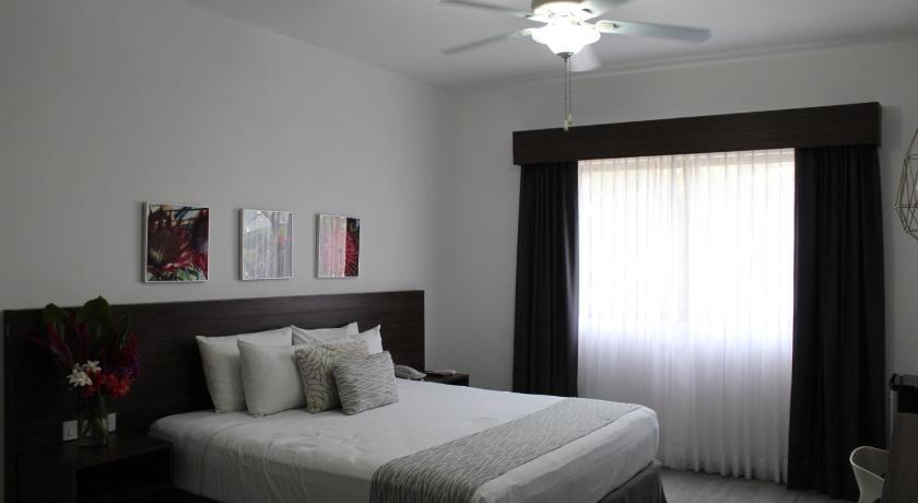 Image of King Suite With Spa Bath 4