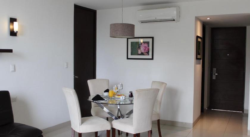 Image of Deluxe King Suite 9