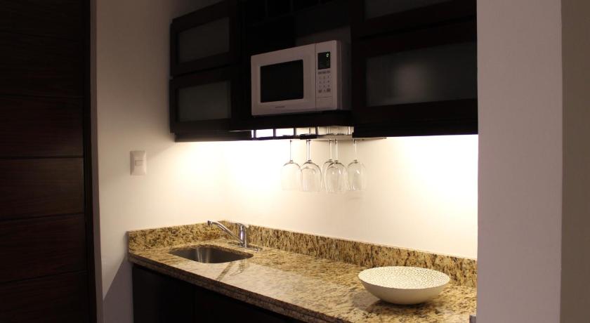 Image of Deluxe King Suite 11