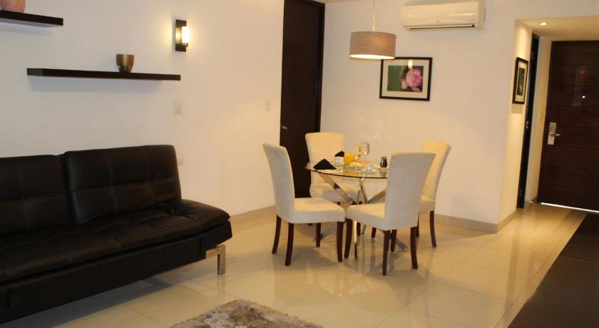 Image of Deluxe King Suite 8