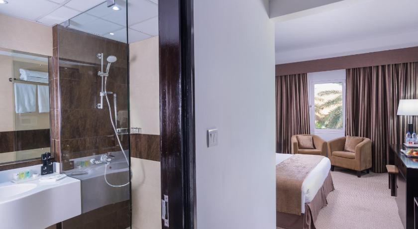 Image of 1 King Bed, Nonsmoking, Executive Room, Walk-in Shower 3