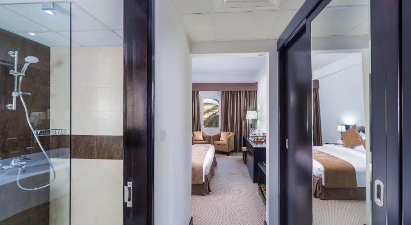 Image of 1 King Bed, Nonsmoking, Executive Room, Walk-in Shower 2