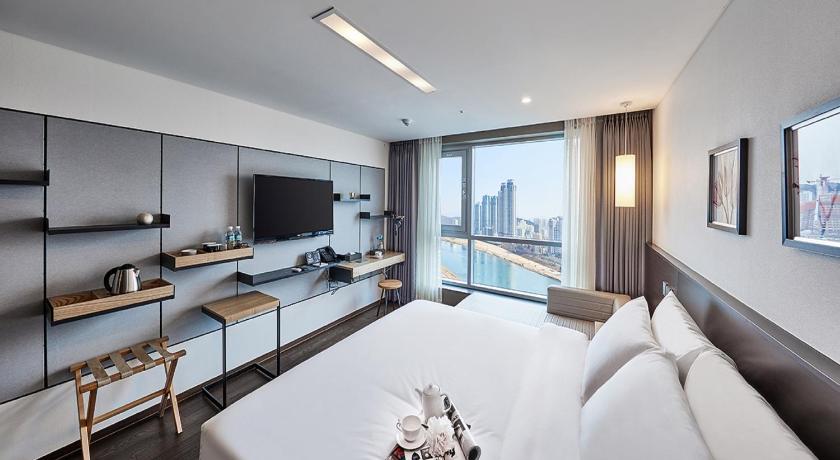 Image of Deluxe Double Room - Lower Floor with Half View 0