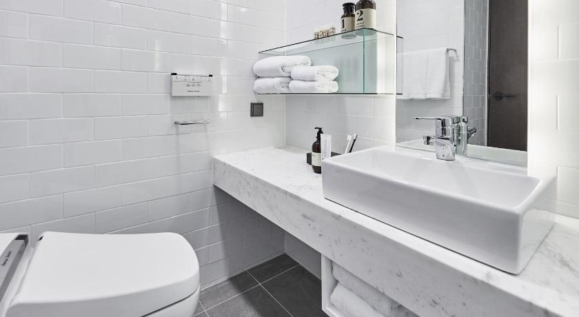 Image of Deluxe Double Room - Lower Floor with Half View 2