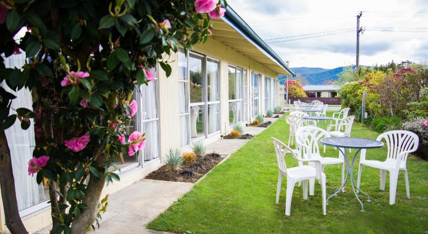 Alpenhorn Motel photo