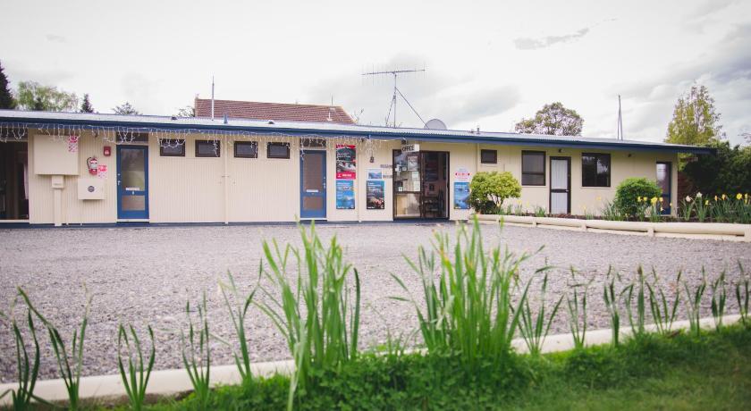 Alpenhorn Motel photo