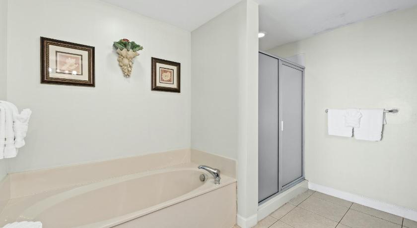 Image of Two-Bedroom Apartment 2004E 9