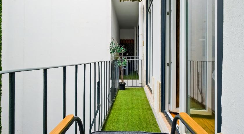 Image of Studio with Balcony 11