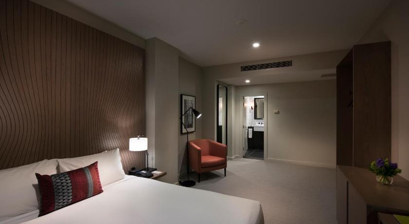 รูปของKing Accessible Guest Room W/ Roll In Shower 1