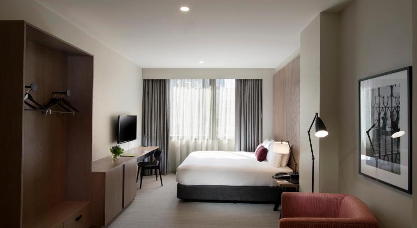 รูปของKing Accessible Guest Room W/ Roll In Shower 0