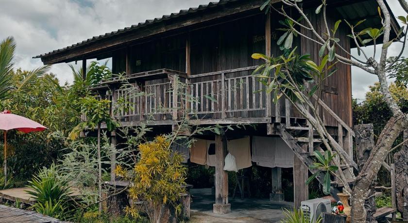 촘통 เฮือนขวัญข้าว 4성급 호텔 객실