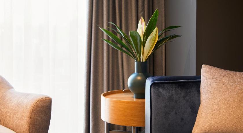 Image of Corner Suite 5