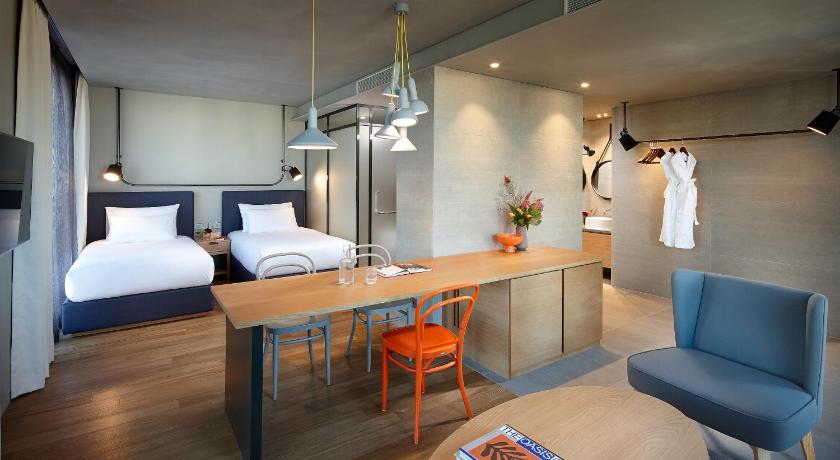 Image of Studio Suite Twin 1