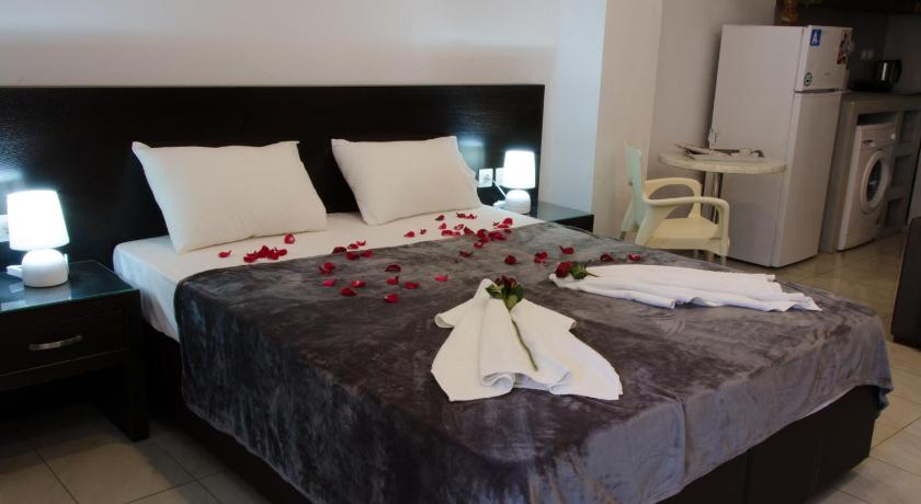 Polykratis Rooms — Hotel in Skiathos Island