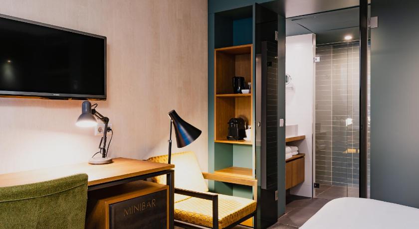 Image of Indoor Double or Twin Room (Atrium view) 5